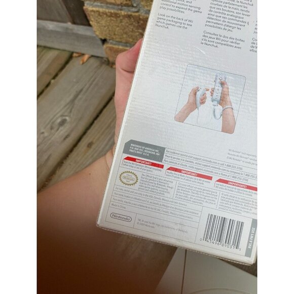 Brand New Sealed Authentic OEM Original White Nintendo Wii Nunchuck Controller - Picture 3 of 3